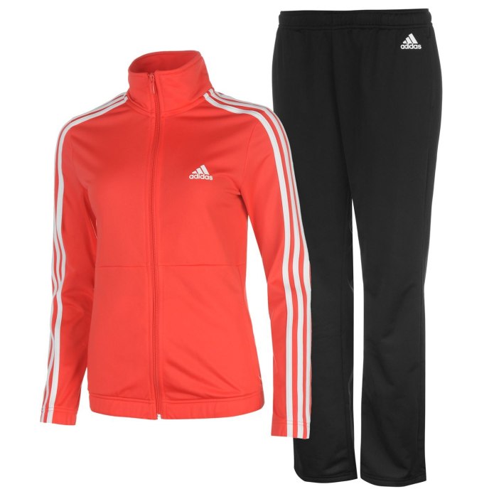 Спортивный костюм adidas Essentials 3-Stripes женский