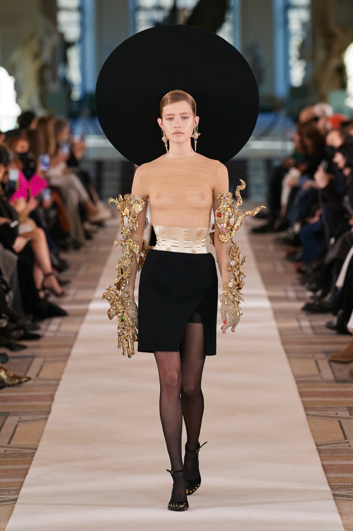 Fendi коллекция осень-зима 2022