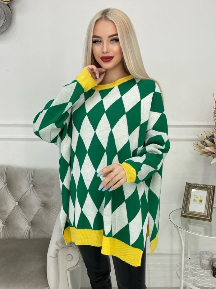 Свитер с горлом с ромбами женский