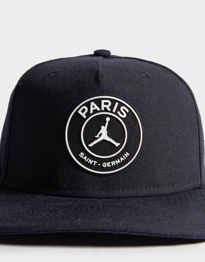 Кепка Paris черная