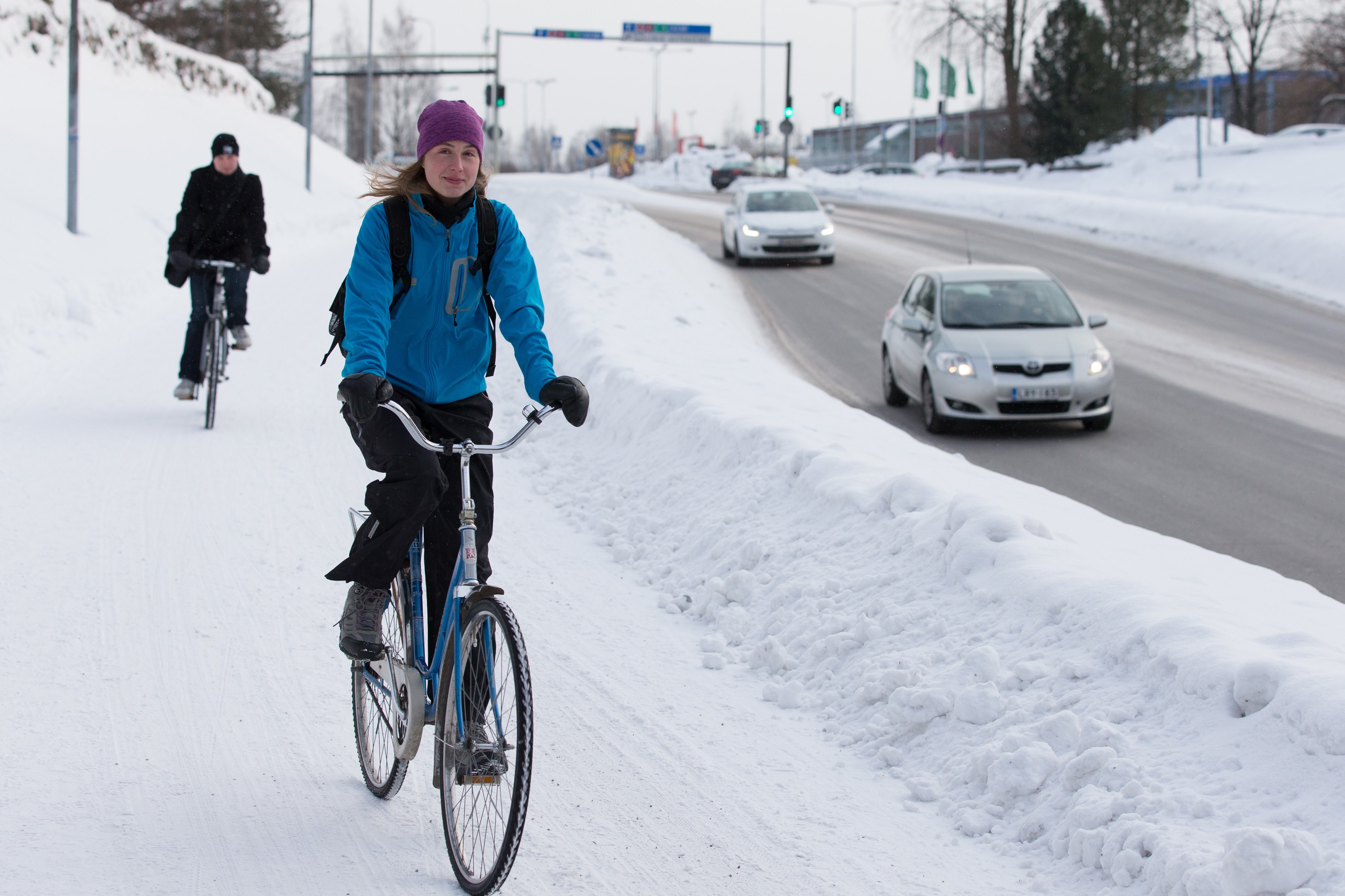 Зима какие велосипеды. Оулу велодорожки. Зимний велосипед. Велосипед зимой. Езда на велосипеде зимой.