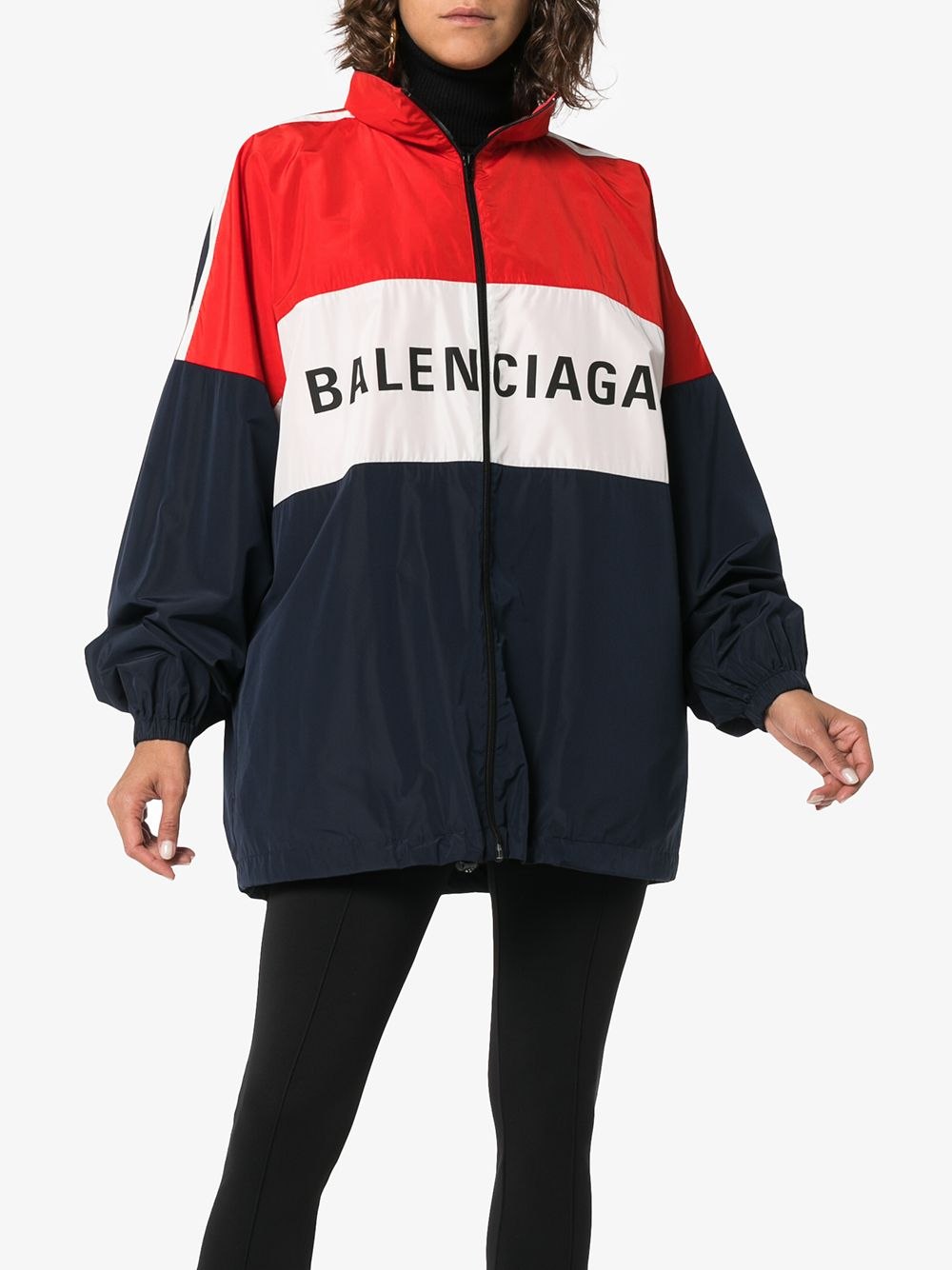 Куртка баленсиага женская. Ветровка Баленсиага. Balenciaga logo Windbreaker. Balenciaga fw2017 ветровка. Баленсиага одежда женская.