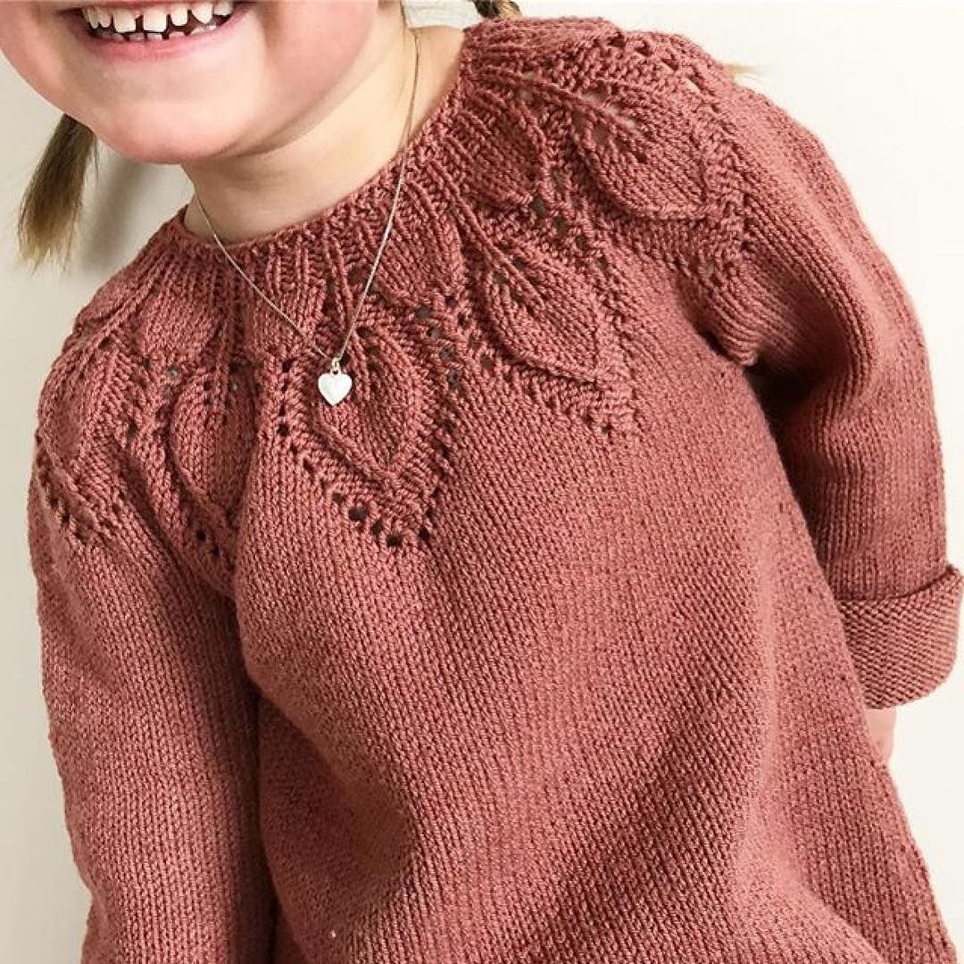 Вязаный свитер для девочки 5 лет