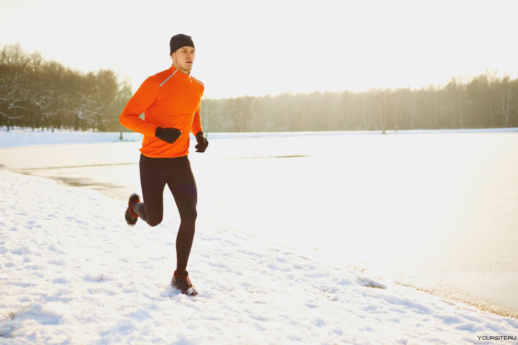 Спортсмены зима. Зимний бег. Пробежка зимой. Тренировки зимой. Спортсмен зимой.