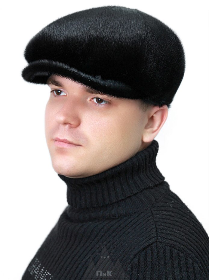 Кожаная шапка с козырьком