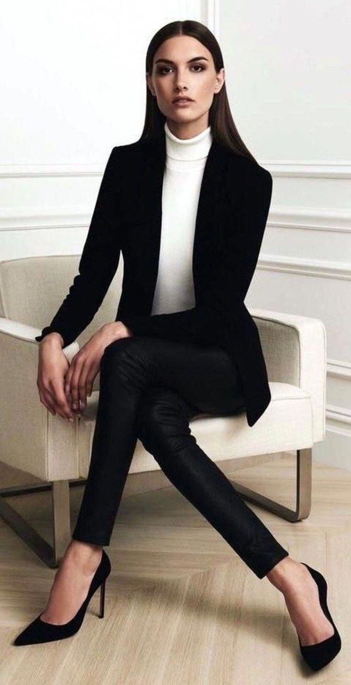 Fusun Lindner в брюках