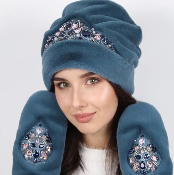 Расшитые шапки