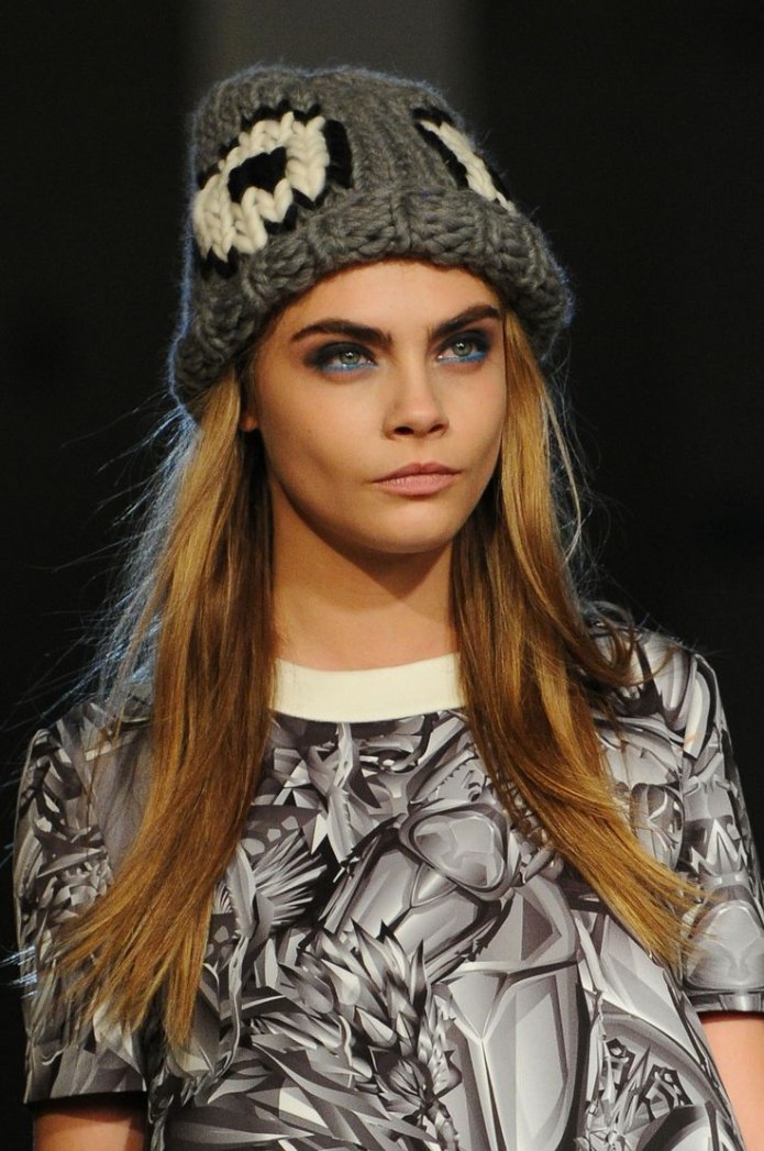Cara Delevingne в шапке