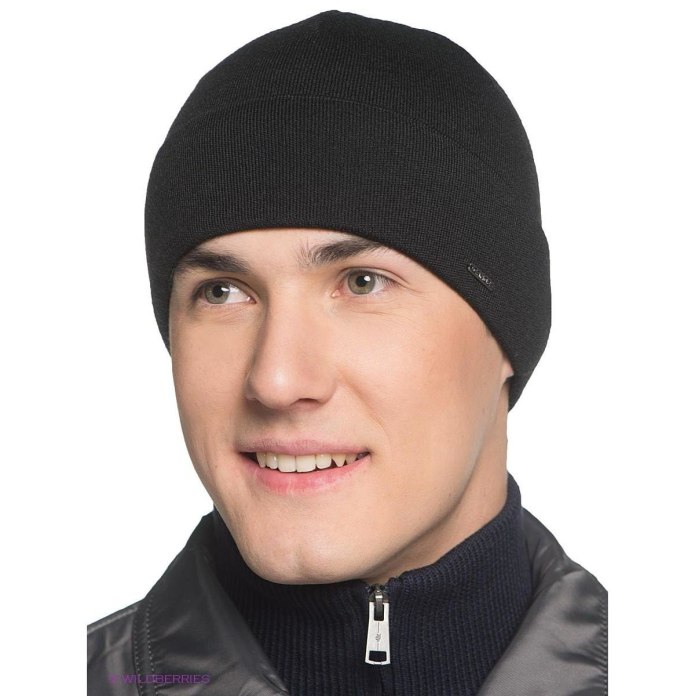Белая шапка мужская
