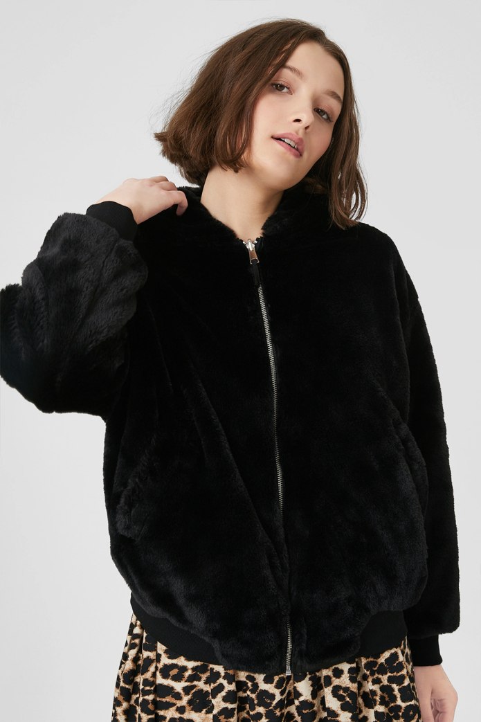 Guess косуха с мехом