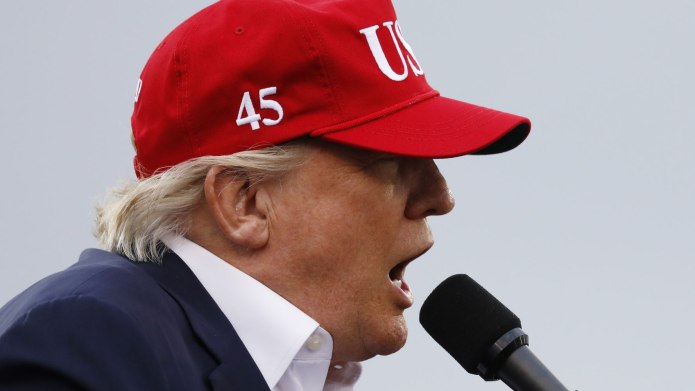 Дональд Трамп в бейсболке