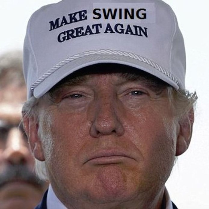 Трамп в кепке make America great