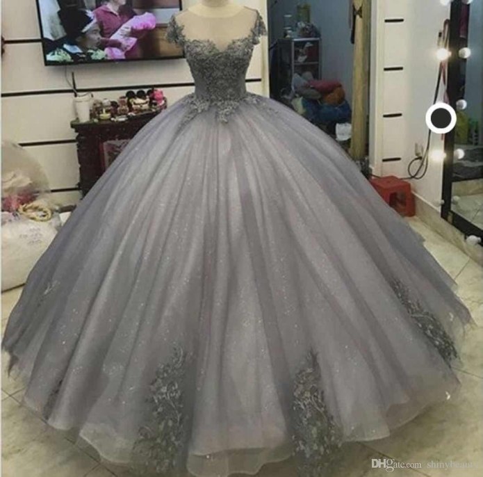 Серебристое платье пышное