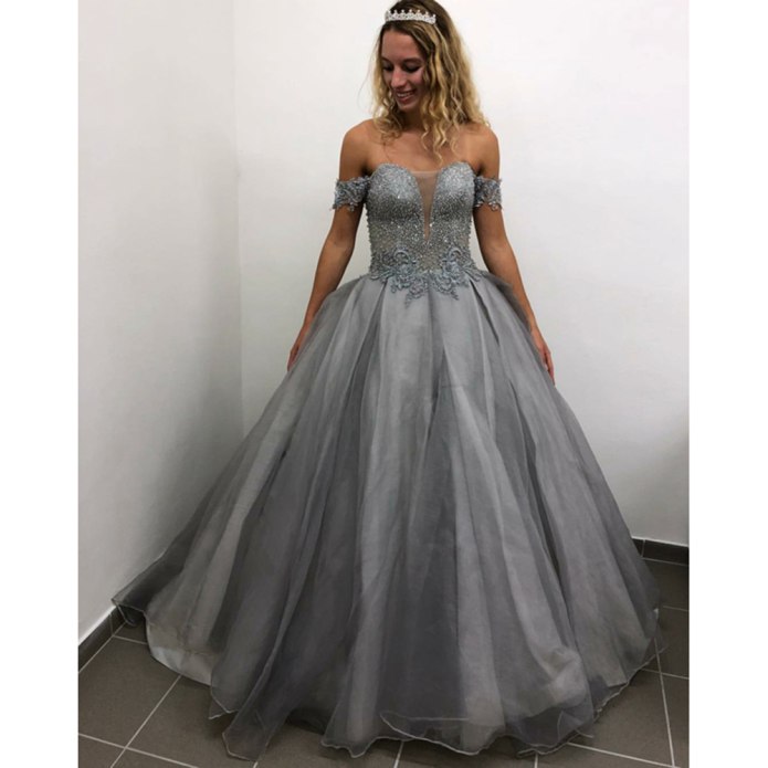 Серебряное бальное платье
