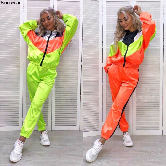 Спортивный костюм женский