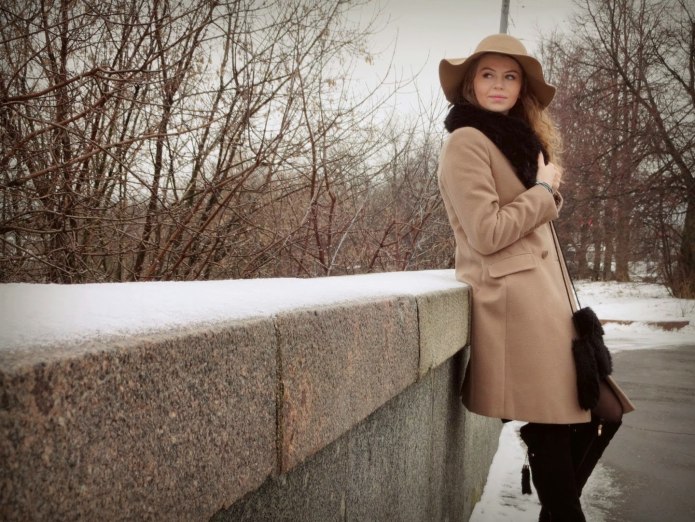 Длинное приталенное пальто streetstyle