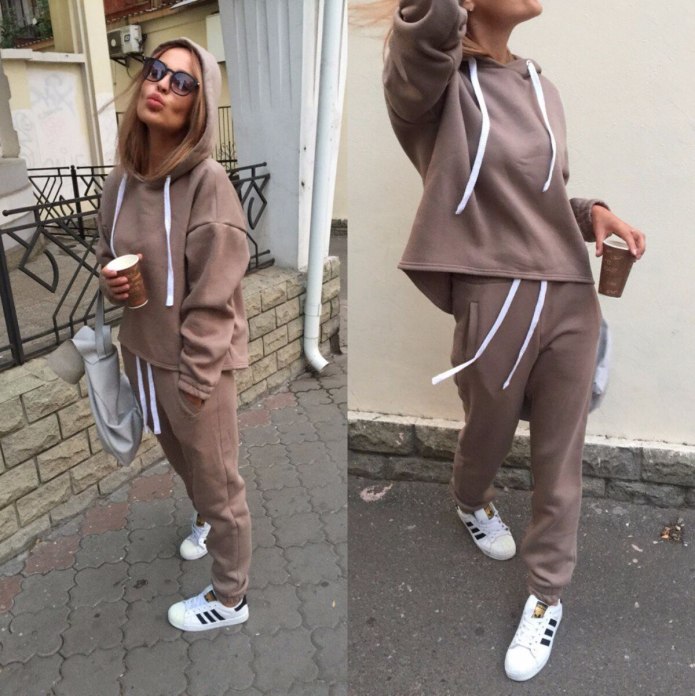 Спортивный костюм женский
