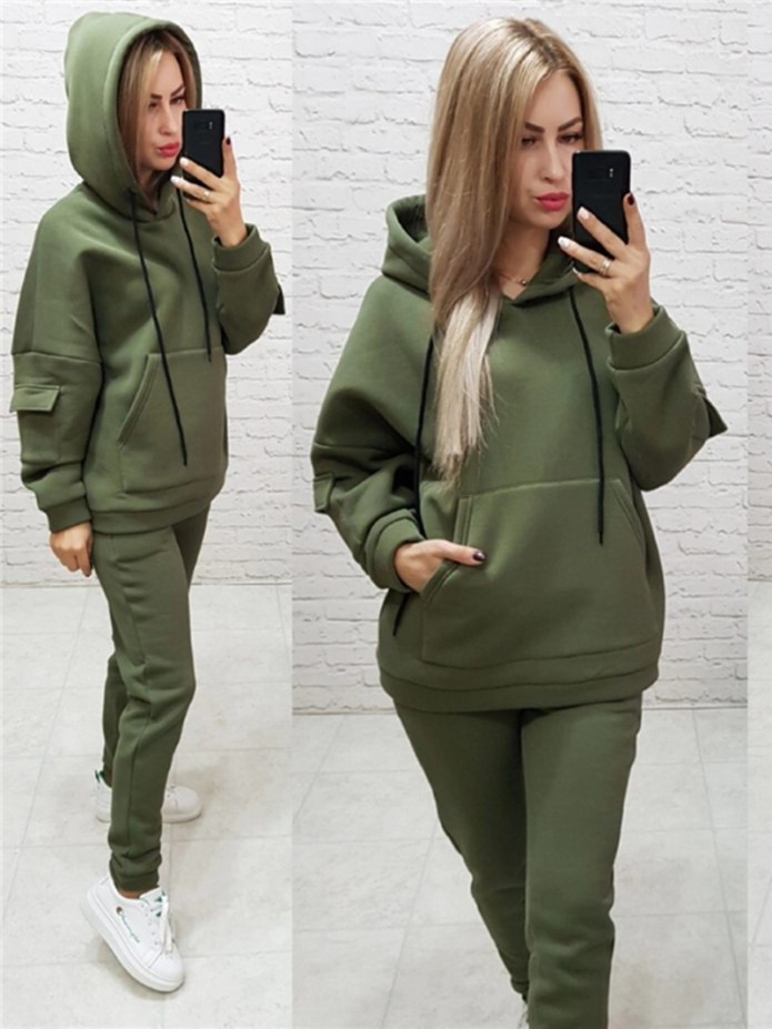 Костюмы спортивные женские теплые с капюшоном