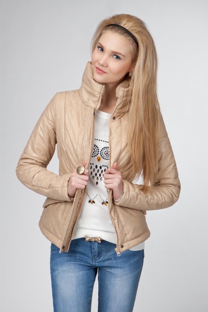 Pull and Bear куртка беж 2021