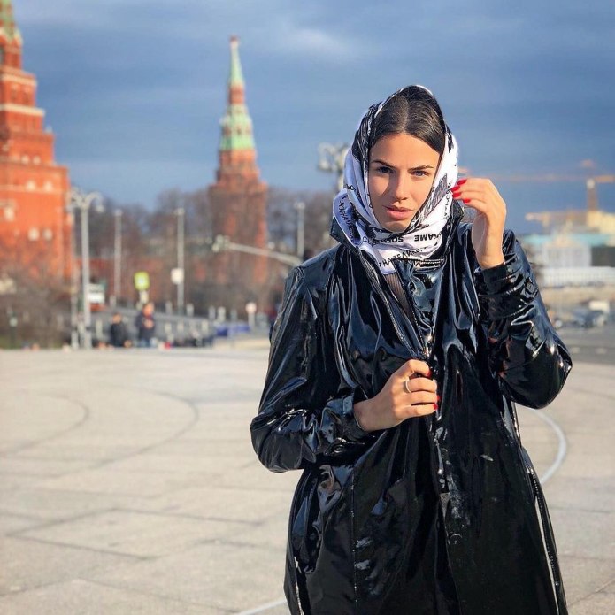Длинный шарф с пальто