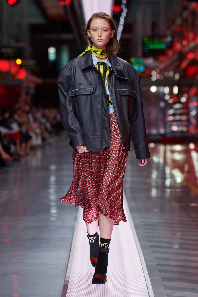 Версаче f/w 2022