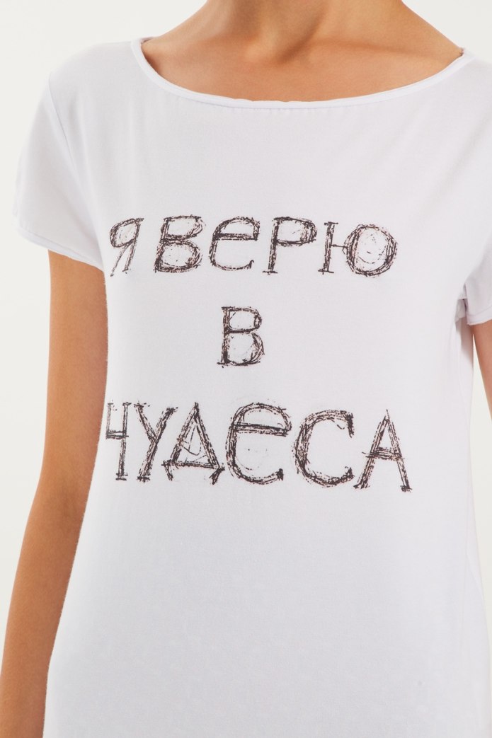 Футболка с надписью надпись