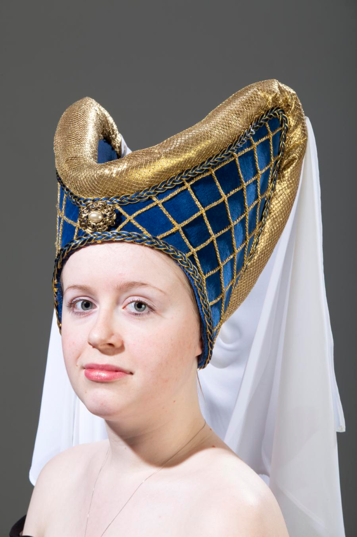 Седлообразный кокошник