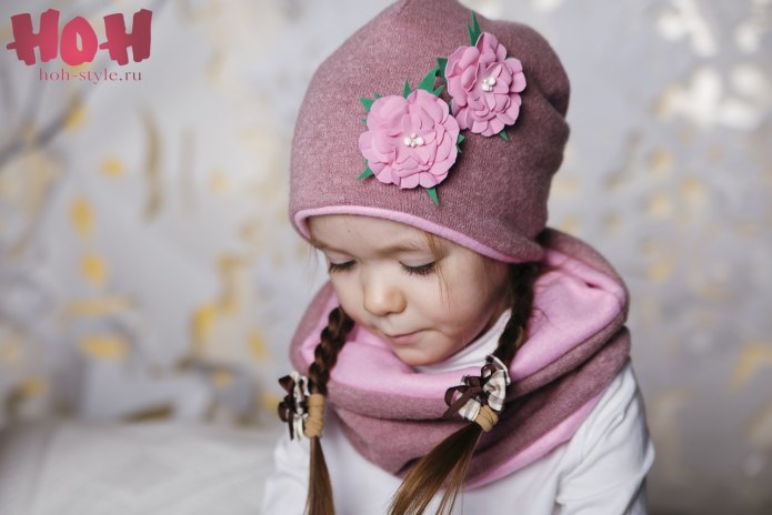 Шапки с цветами для девочки