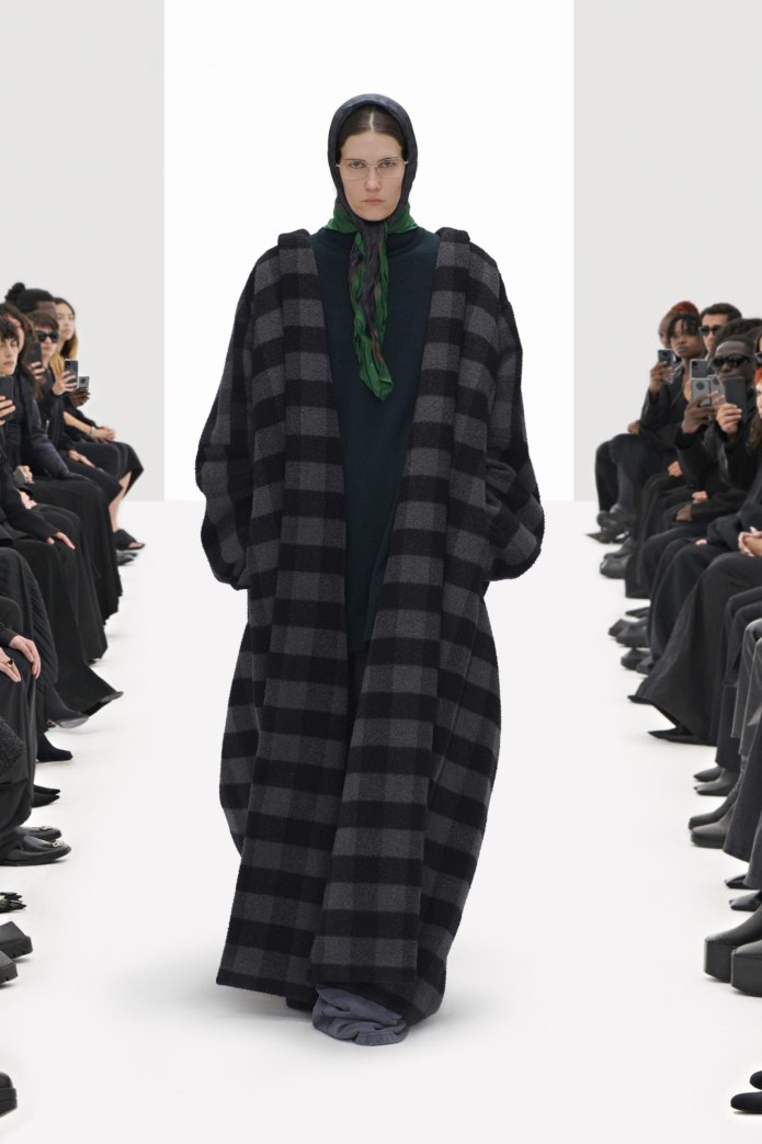 Balenciaga Весна-лето 2021