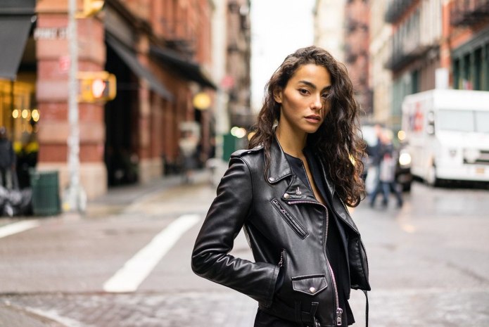 Adrianne ho Instagram