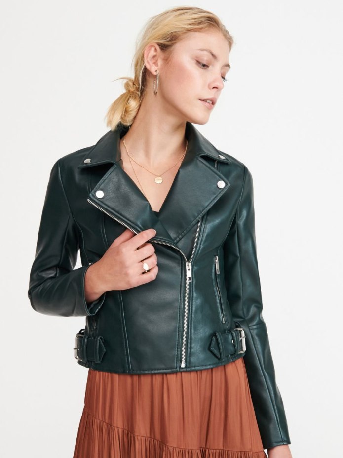 Зеленая косуха Bershka
