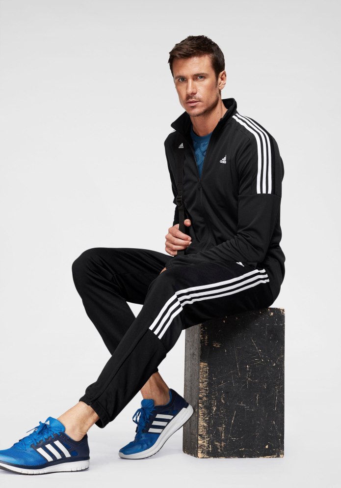Adidas одежда из переработанного пластика