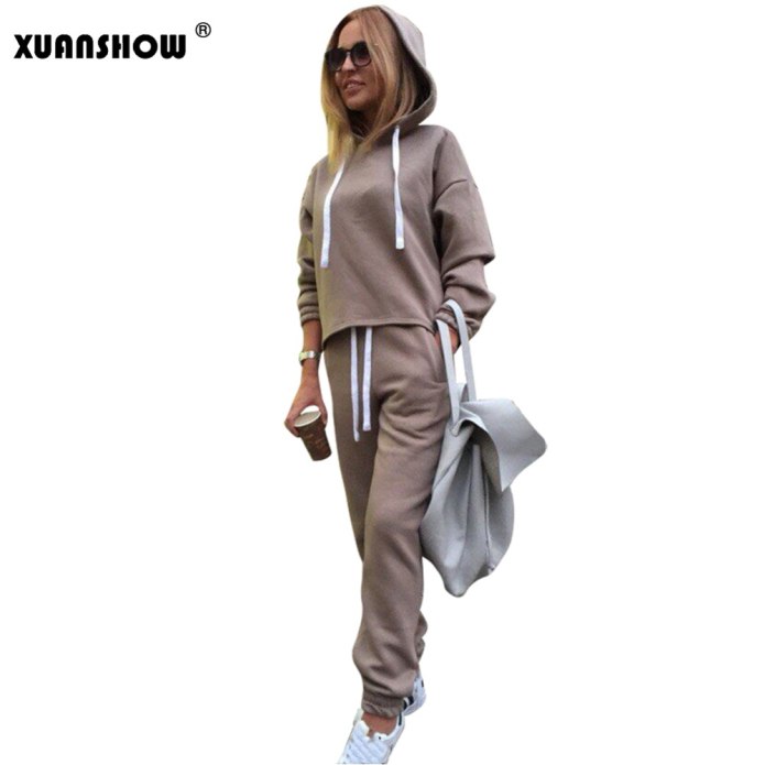Спортивные костюмы женские модные