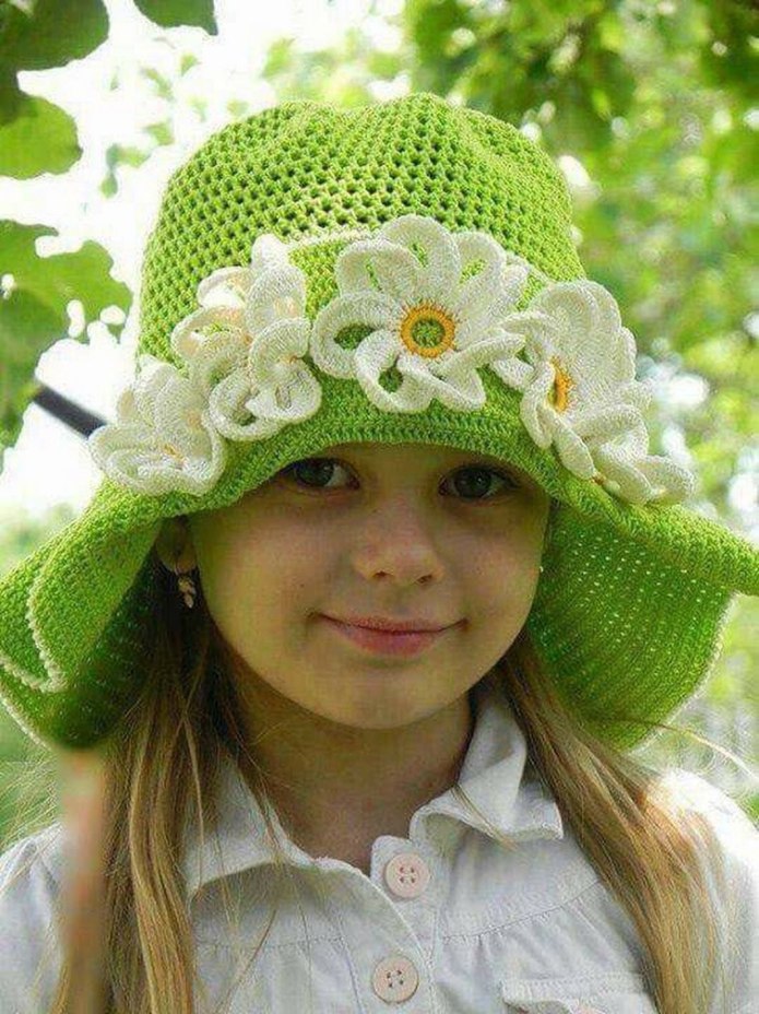 Вязаная шляпка для девочки