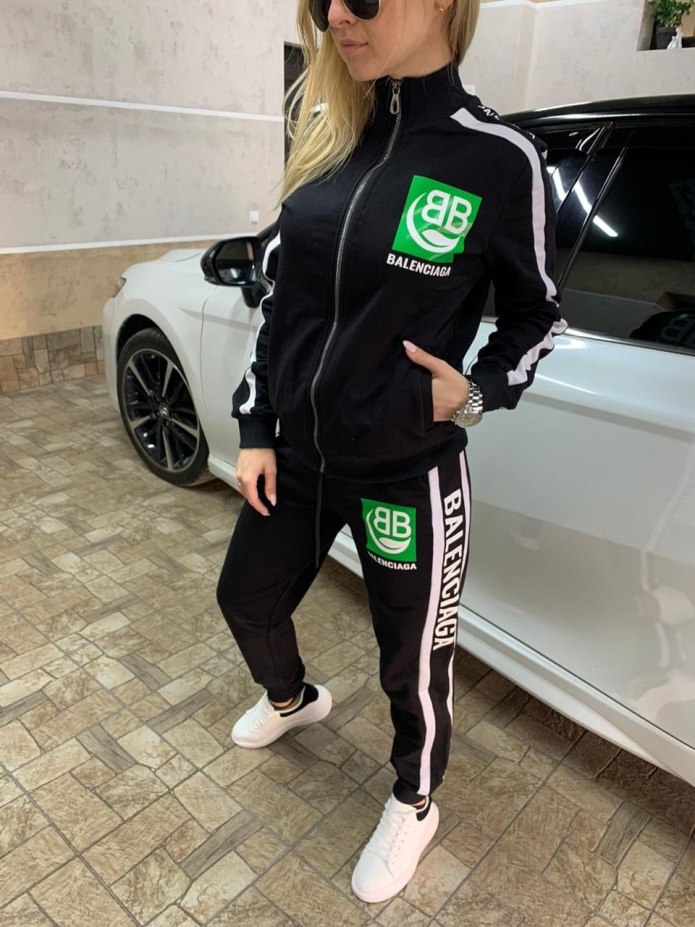 Спортивный костюм женский