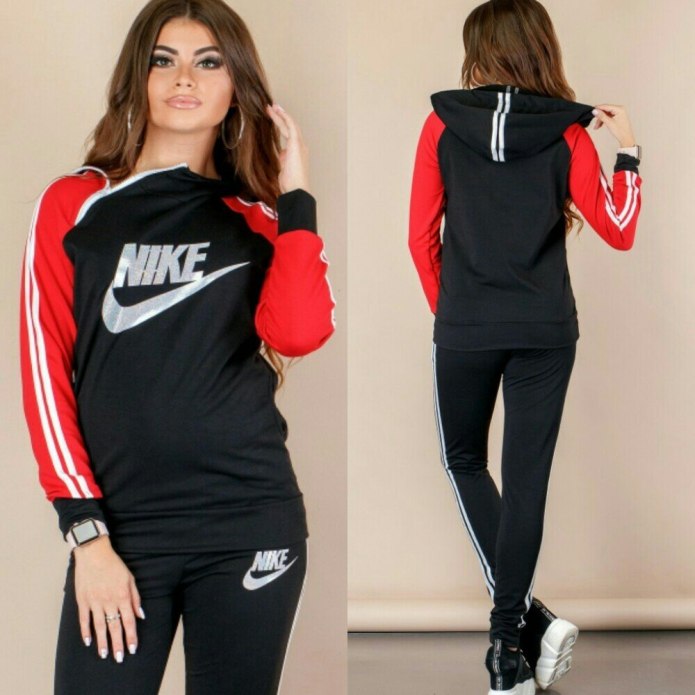 Спортивный костюм женский