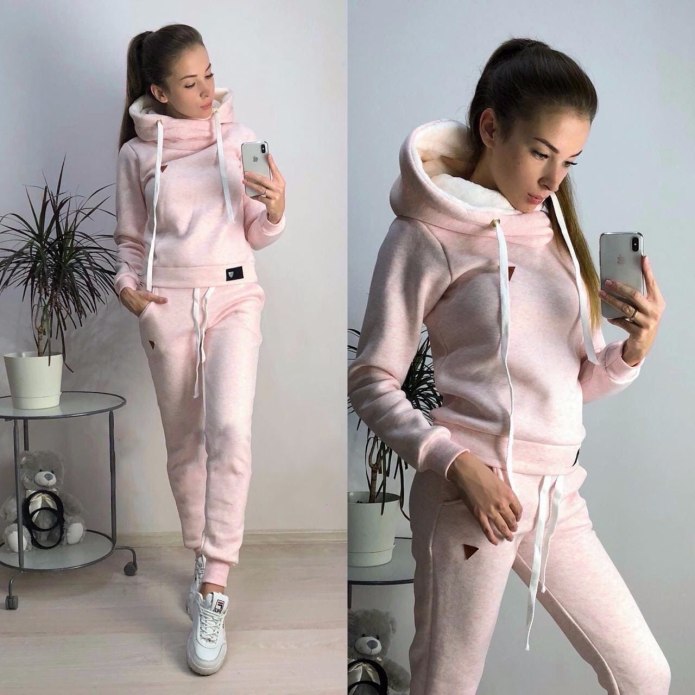 Спортивные костюмы женские модные