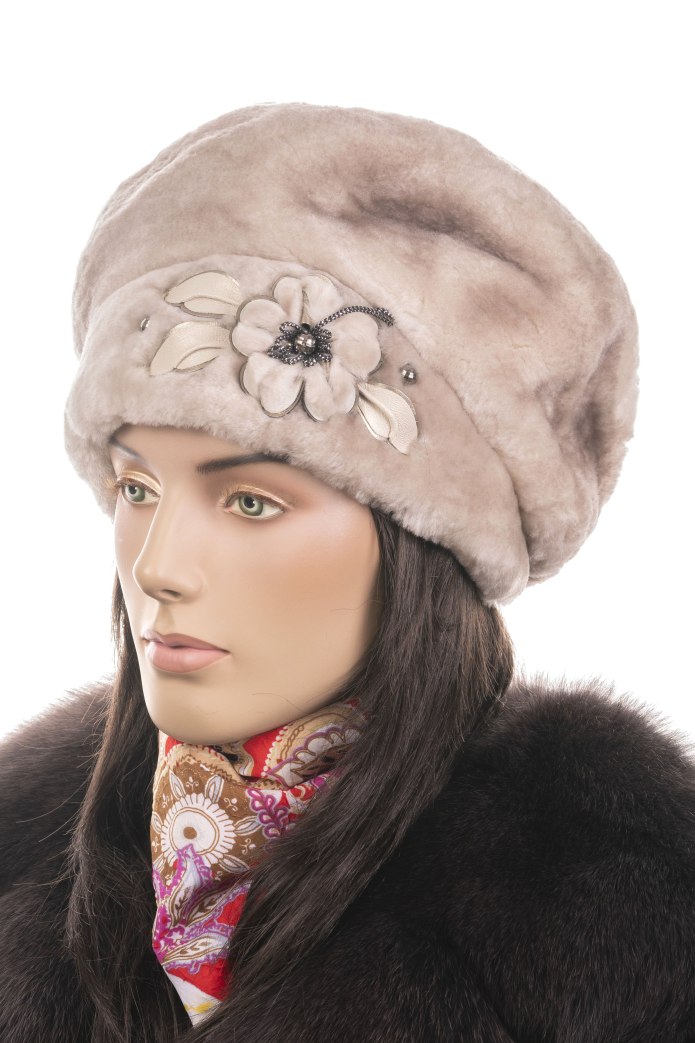 Зимние женские шапки из меха и дубленки