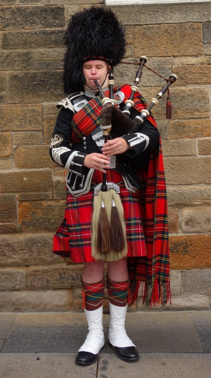 Тартан National Scottish Costume