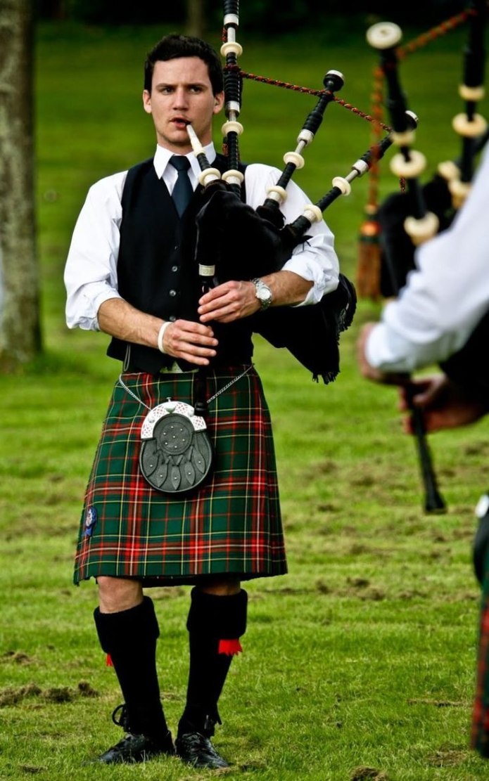 Тартан National Scottish Costume