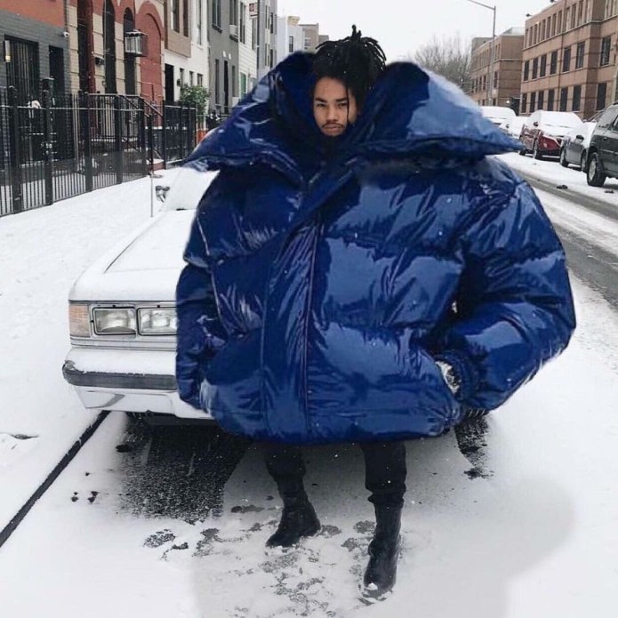 Огромный пуховик