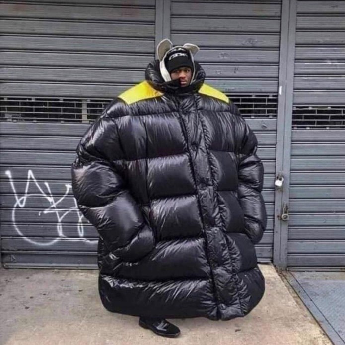 Огромный пуховик