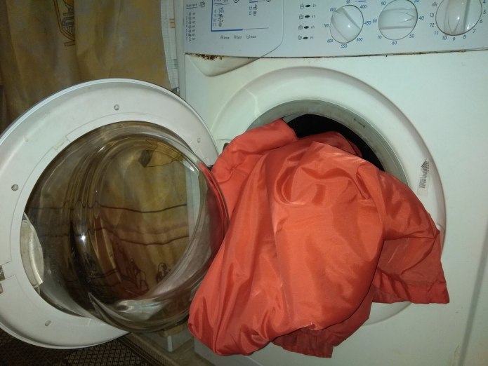 Пуховик в машинке стиральной