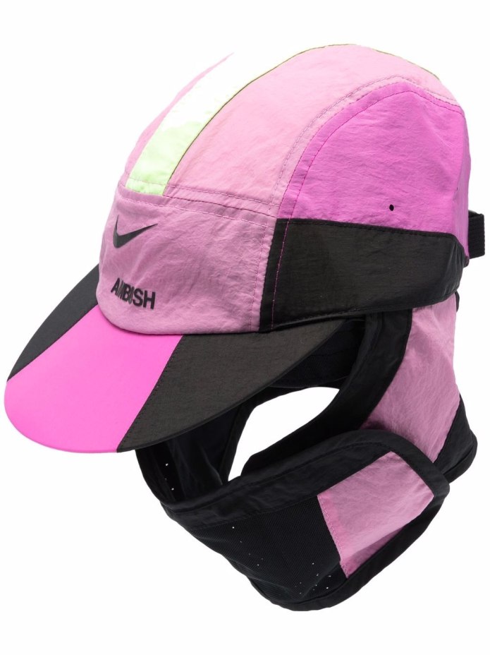 Розовая кепка маска Nike Ambush