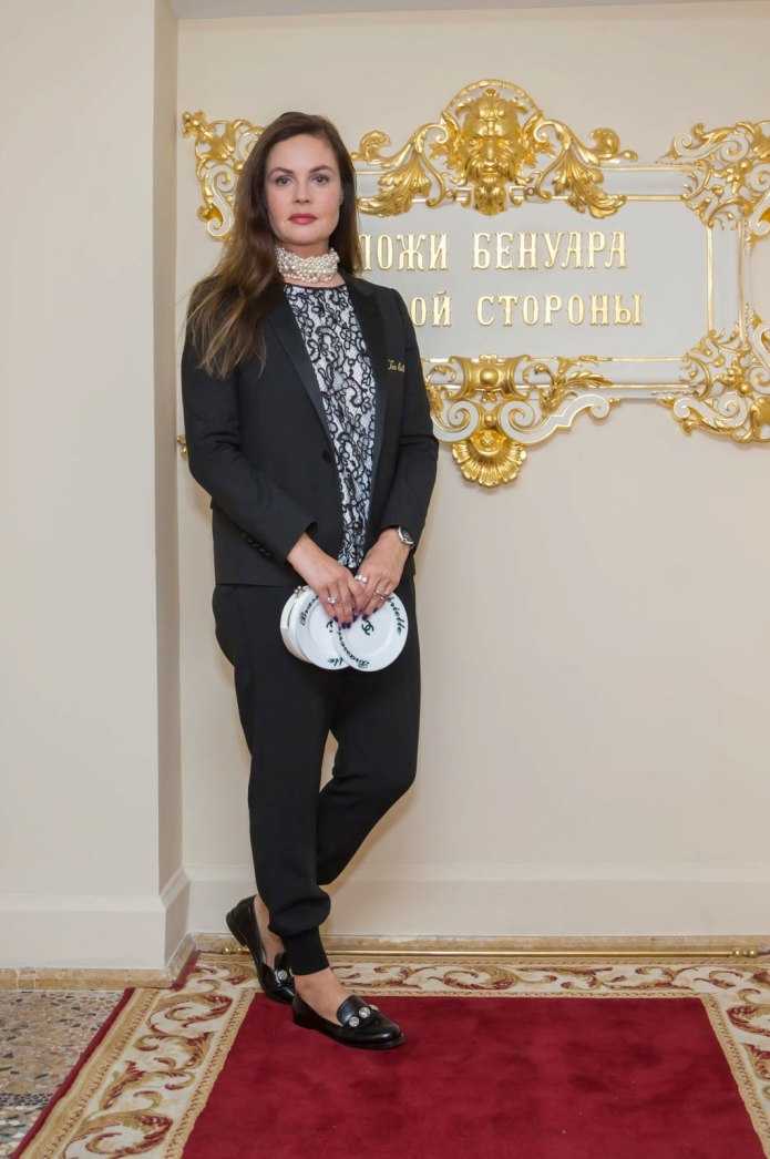 Образы с юбкой цвета хаки