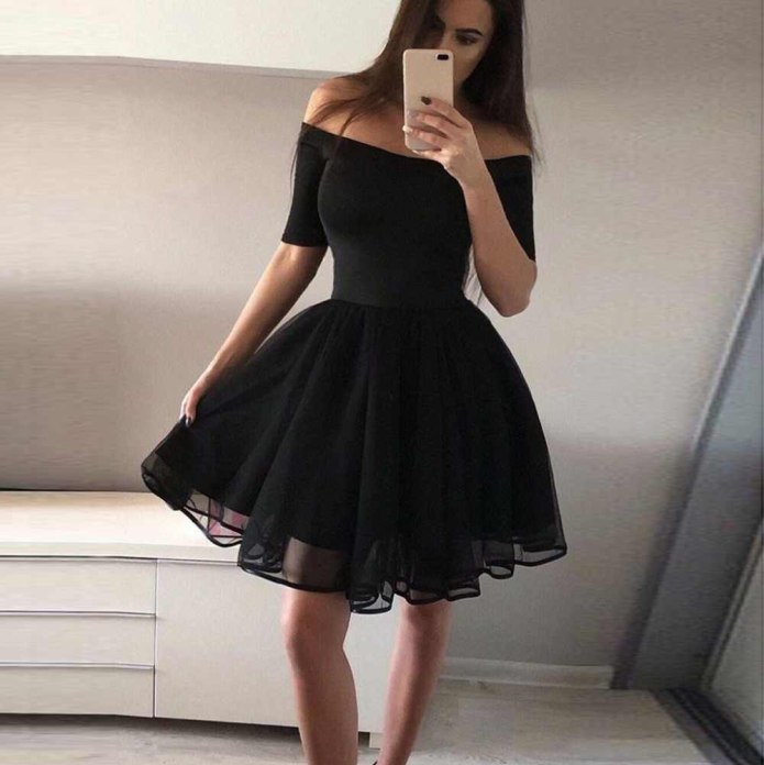 Платье чёрное короткое пышное