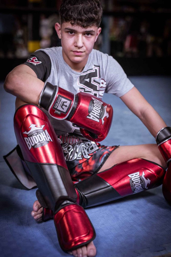 Шорты Muay Thai MT-300 на бойце