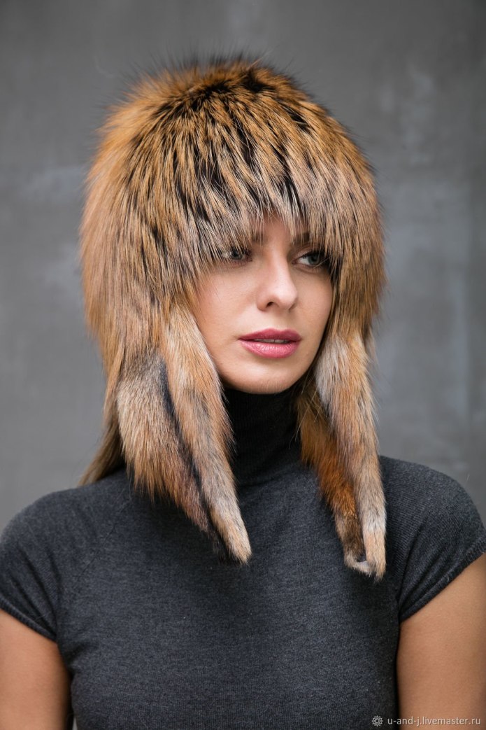 Шапка из лисы женская