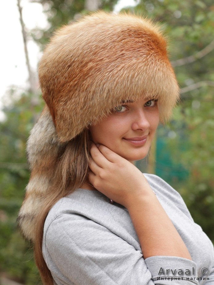 Шапка из лисы женская