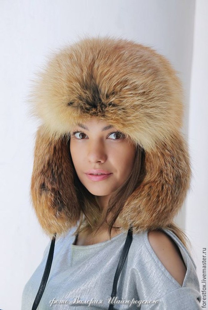 Рыжая шапка